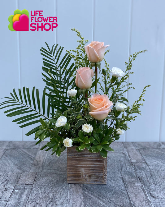 Small Arrangement Salmon - lifeflowershoporlando